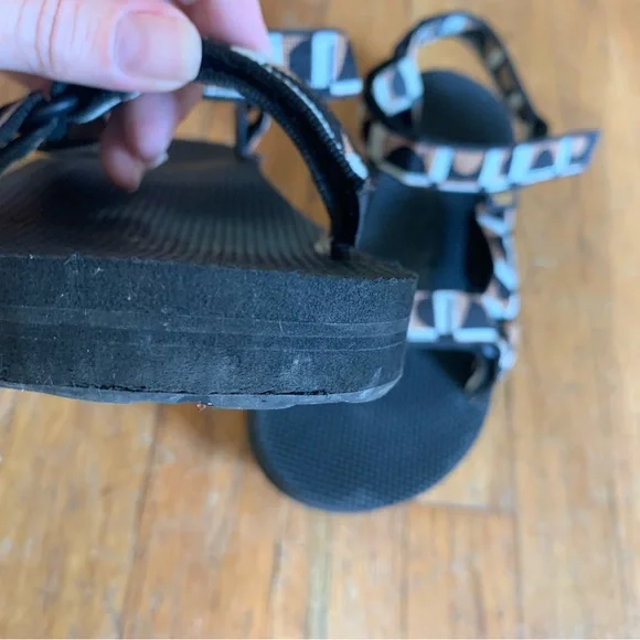 Teva Black and Tan Retro pattern Sandals - Picture 5 of 6